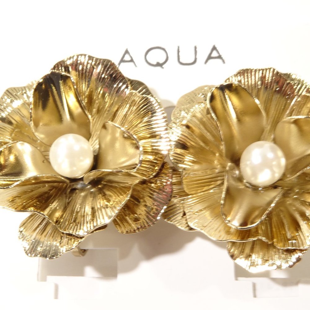 COPY - Bloomingdale's Aqua Gold Pearlized Petal Flower Stud Clip on Earrings NW…